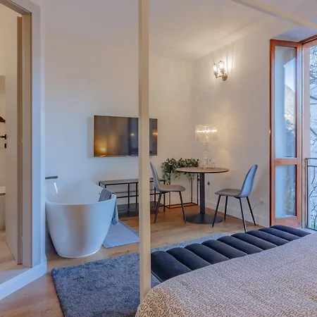 L Apartment